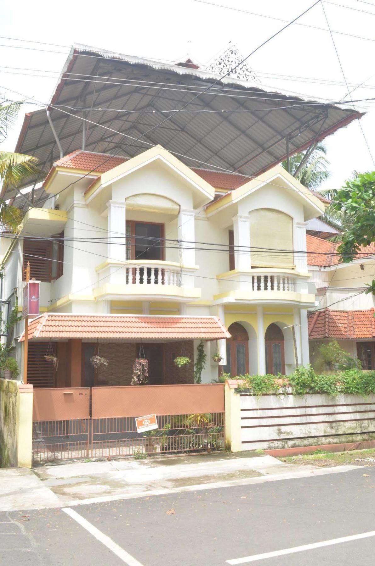 Aroma Home Stay Kochi Luaran gambar
